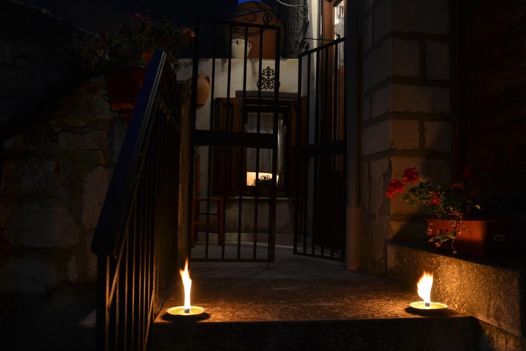 La Casa Del Pittore Di Petralia Petralia Soprana Buitenkant foto